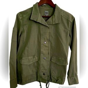 True Craft NWT 🆕 Light Olive Green Snap Down Utility Jacket, Size S